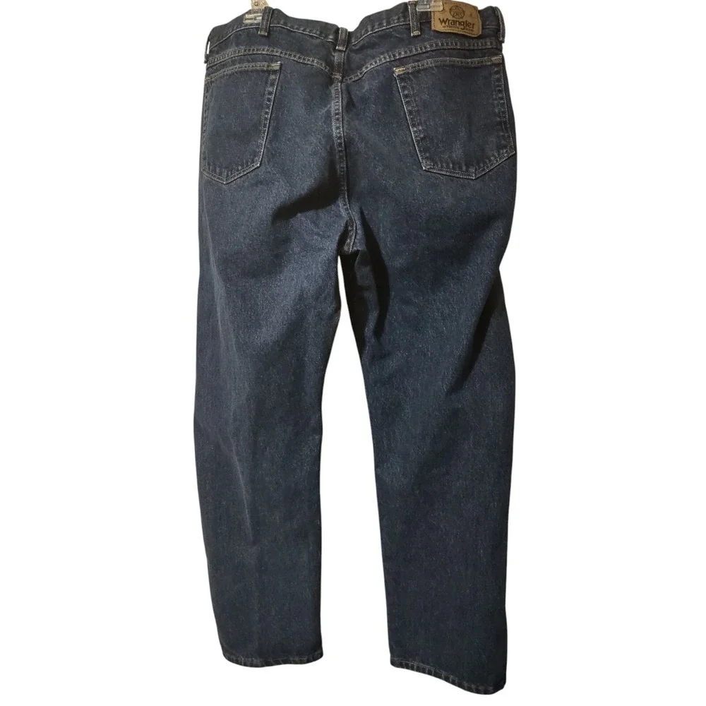 Wrangler Jeans Men's Size 42x30‎ Blue Straight Leg Denim Dark Wash 5 Pocket